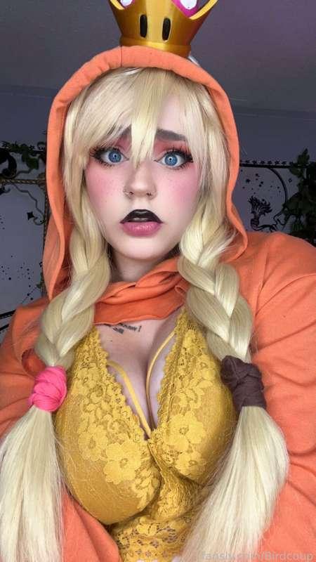 You requested an audience with your Princess? Hopefully she's kind to you... 😏👑🧡