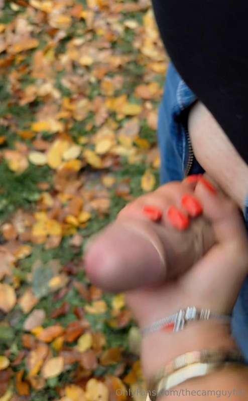 After a handjob she beginns to sucm my dick..... @hotgiselle..