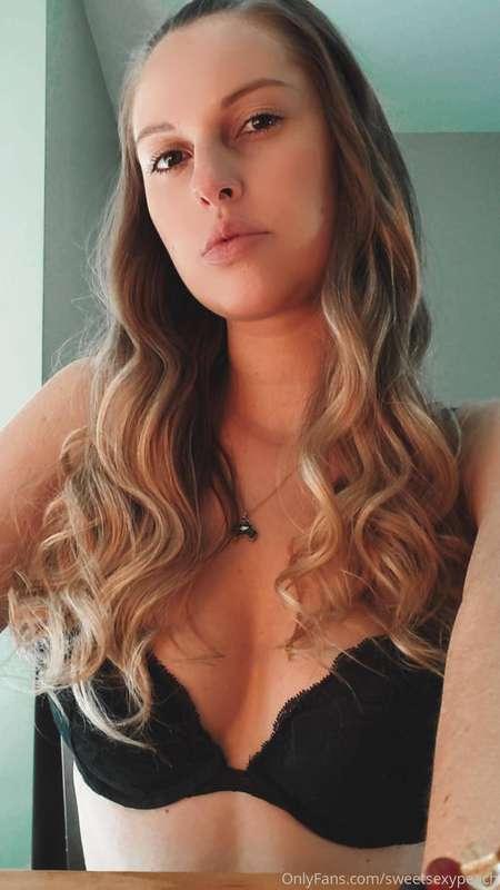 Pouty lips and thic hips 💋