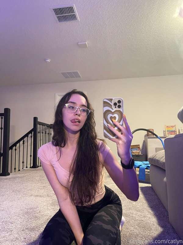 feeling so horny today <33
i wanna sell a lot of dm content ..