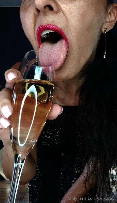 Toasting makes me sparkling and naughty ✨🤩.