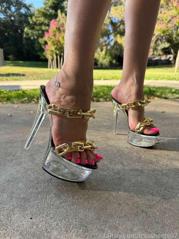 Do you like my chains heels too? 😍
#Feet #foot #worshipping #heels #footfetish #footjob #shoejob #stockings #nylon #soles #toes #sandals #footlicking #wedges #pedi #manicure #longnails #nails #legs #highheels #mules #pedicure #shoes #feetfetish #legs #cumshot #cum #cumonfeet #onlyfansgirls #onlyfansmodel #onlyfanz #fansonly #beautiful #egirl #hot #linkinbio #bbw #curvy 