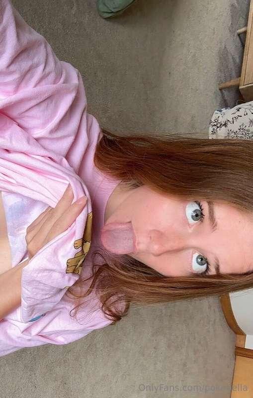 wanna feel this tongue on your 🍆??