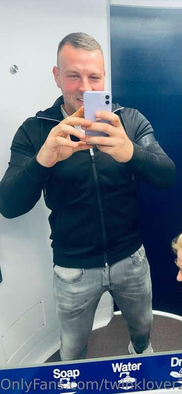 HMU if any of you lot wanna feature on here? Need some filth..