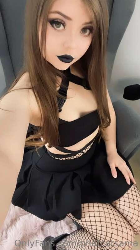 Can I be your goth girlfriend? 
Posting this set to my subsc..