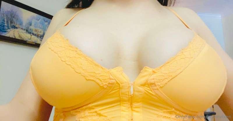 Gonna have a new sexy set up soon and some videos. Oh and I ..