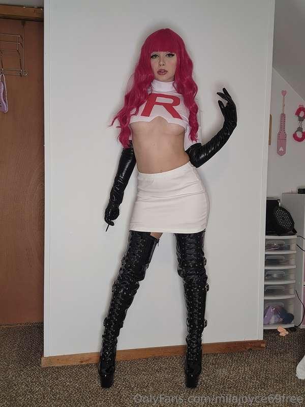Sub to my page @milajoyce69 if you want 4 FREE VIDS EVERY MO..