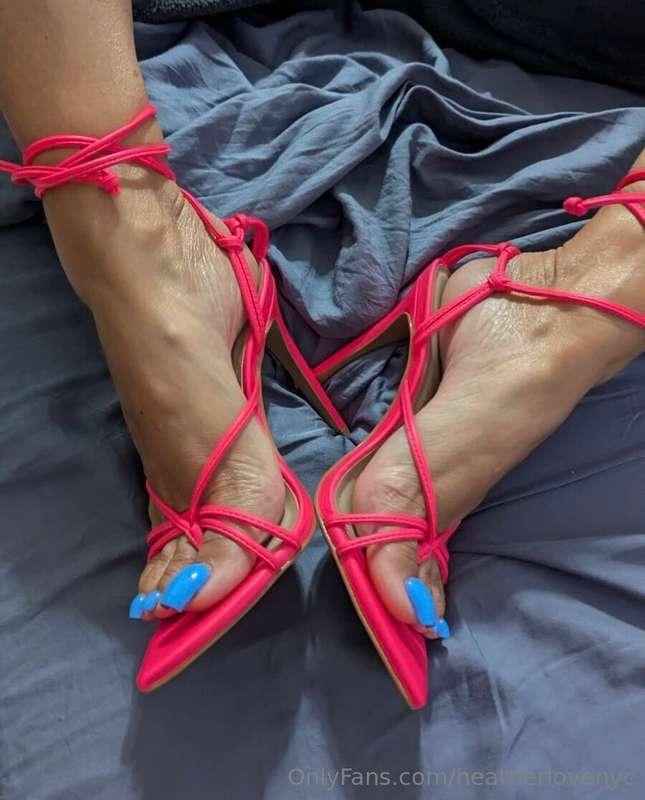 Are you having your girl wear heels in the bedroom?😈