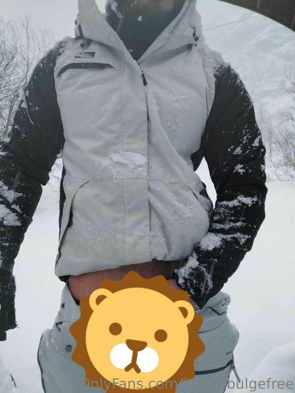 What happened yesterday on the mountain? 🥶🥶🥶

Under snow -7°..