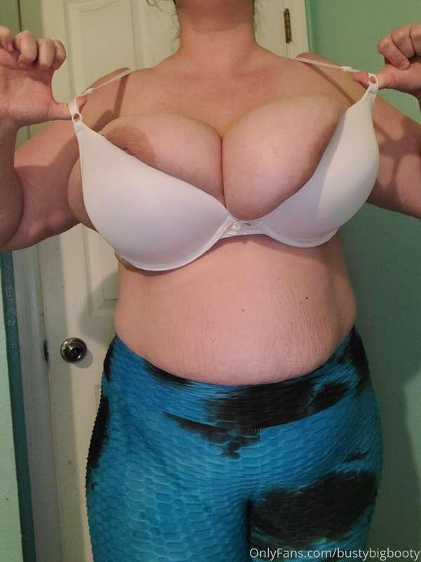 I love bras that are too small for me! The spillage is hottt..