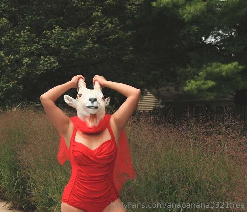 Let's get weird 😈 Happy October!