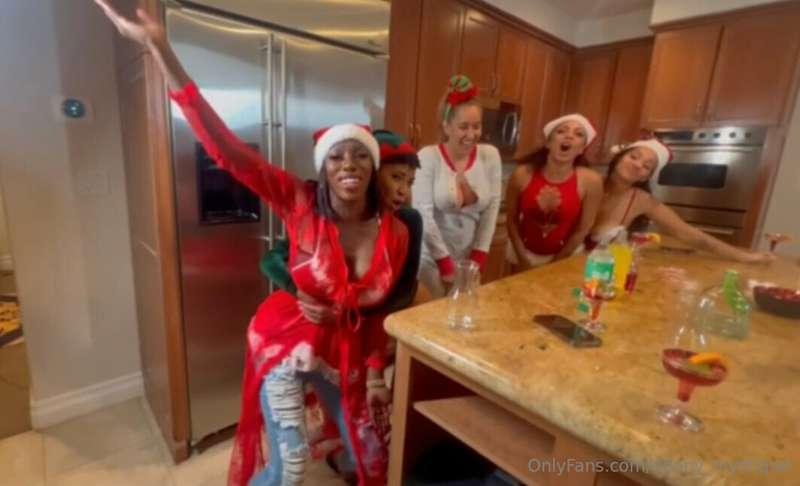 Are your friends this JOLLY though??? If not you need some n..
