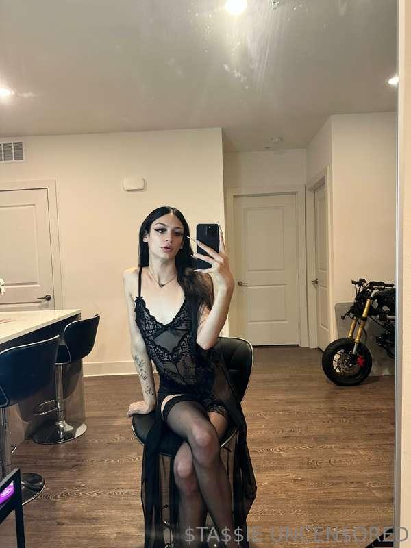 Pretty in black🖤