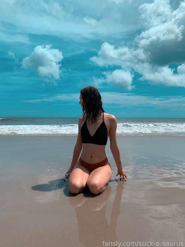 Some bikini pics 😋🌊