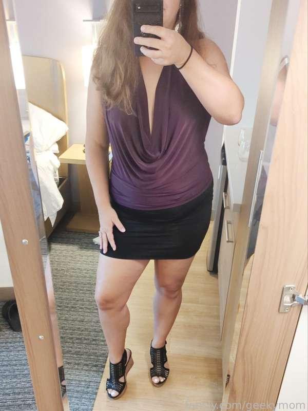 Date night last night! Lots of accidental #nipslips and #upskirts and other very intentional 😈 things. Hopefully there's salvageable video. 😉

#fyp #milf #flashing #miniskirt #curvy #thicc #ass
