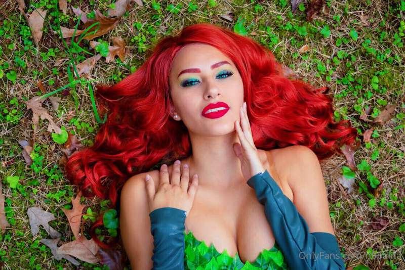 Happy Friday! I’ve cosplayed every Gotham Siren except for C..