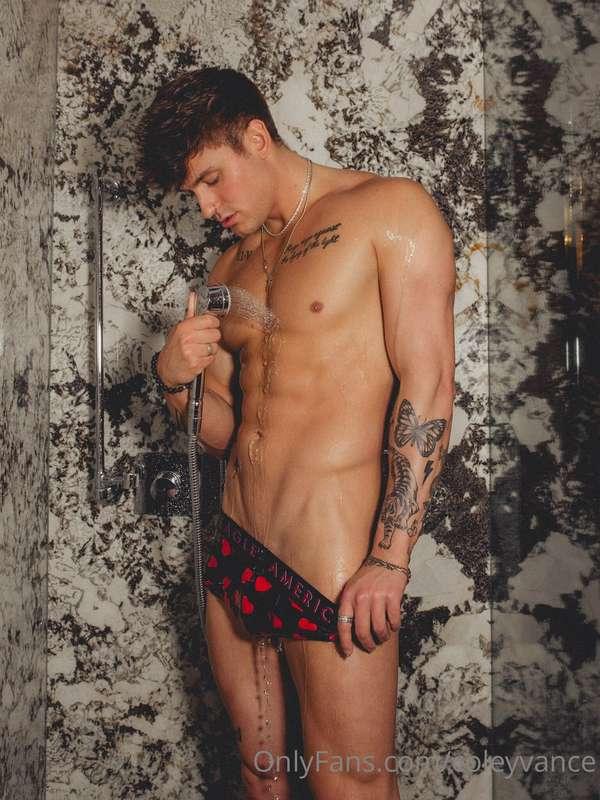 Wash my body for me💦😈