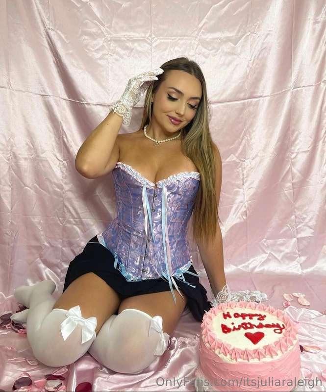 It’s my birthday🥳🎂 cum celebrate w/ me on my main page @juli..