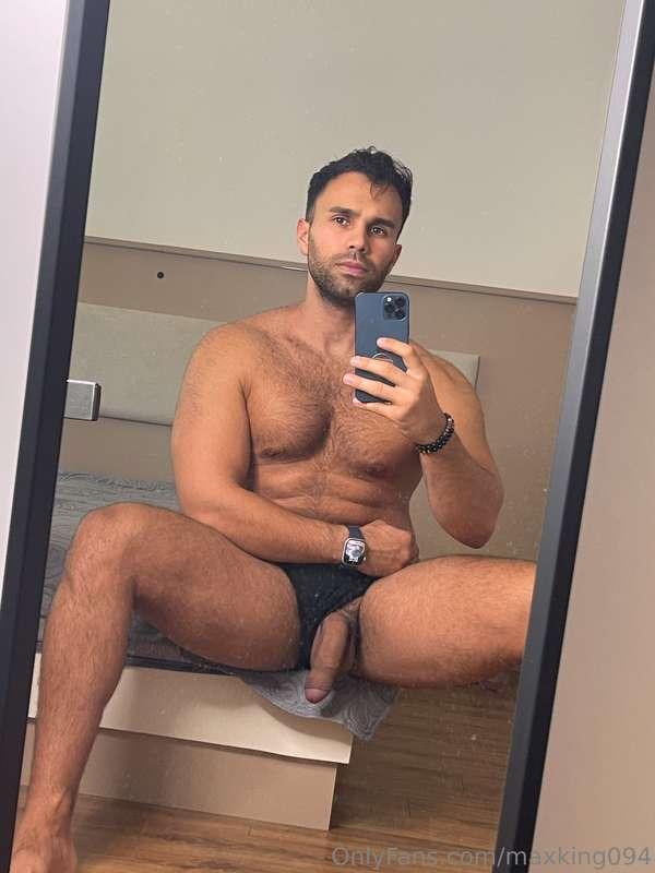 You were in my dreams last night. Wanna hear? 🌃👂🏼 Let's talk..