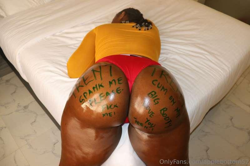 Smash or pass??? 🍑🍑
Swipe left to see ur favorite ass pic