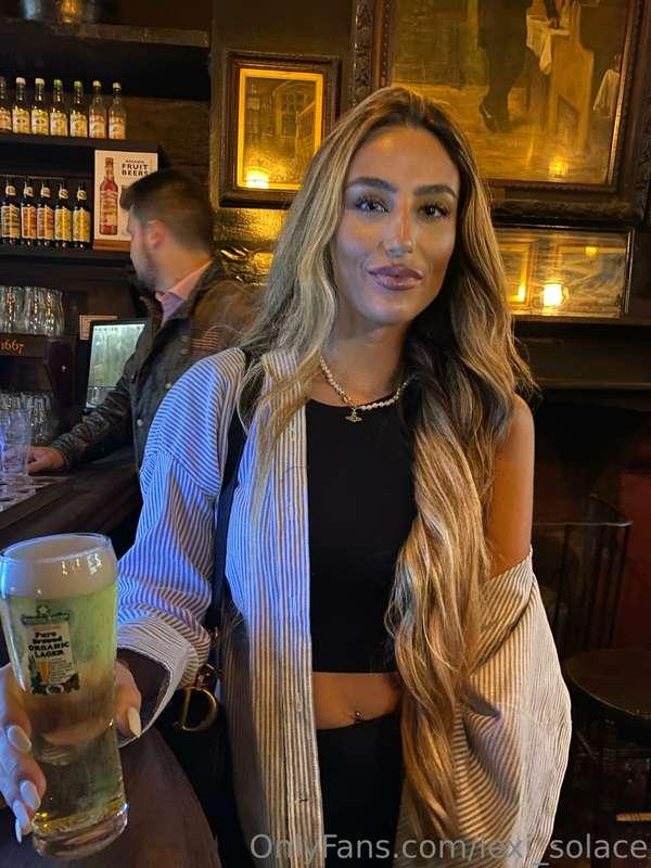 Oldest pub in London😋🍻 said to be haunted by several differe..