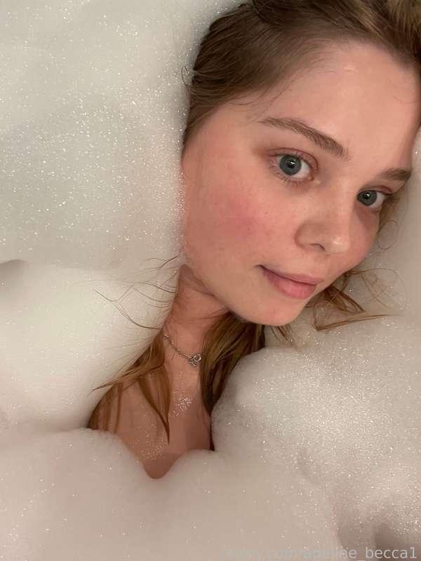 Bath  time) these bubbles are so tender☺️