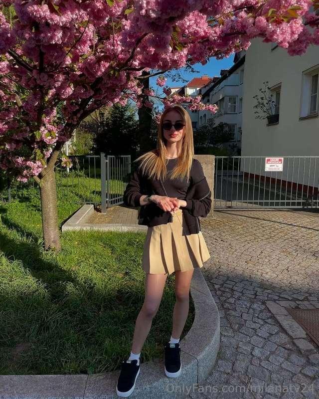 The cat is walking 🥰🥰🥰