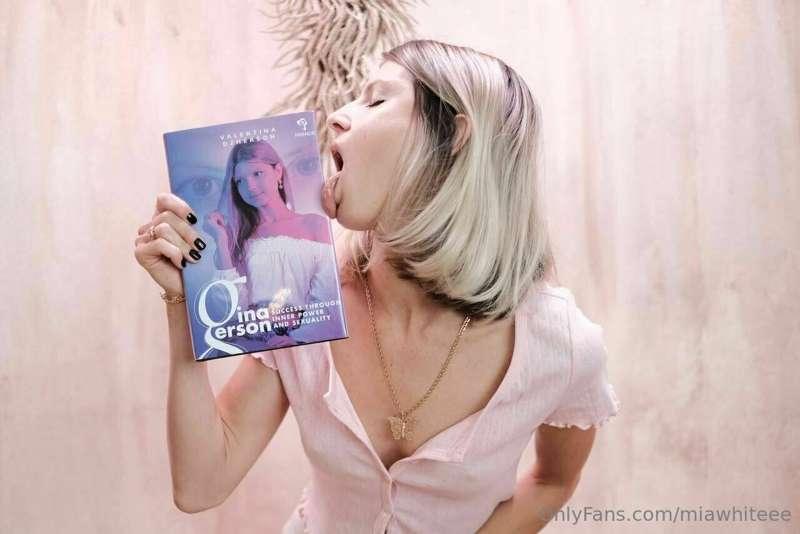 Famous porn star Gina Gerson is firstly on OF! Talk to your ..