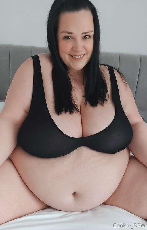 Good Morning 🩷 A little belly pic to help start your day 🤭😘