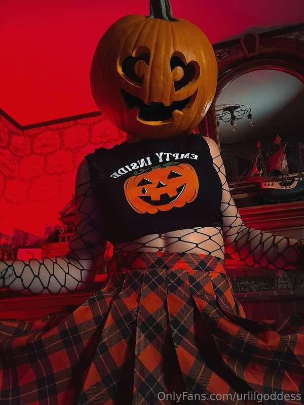 Would you still smash? 🎃💦