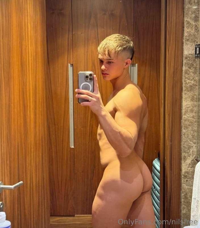 When I first saw @nova.ashwood even I had a trouble to keep ..