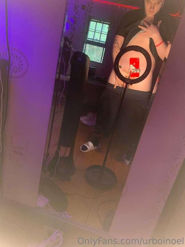 A preview of what I look like with my ring light :)) Pay for..