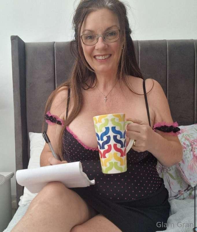 Bring me a morning coffee and I’ll suck your cock 🍆💦💦