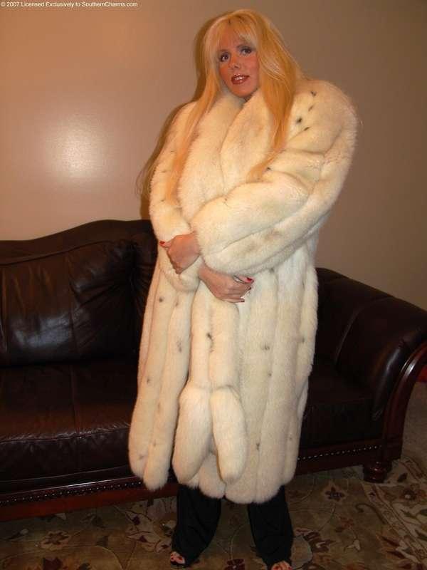 Few throwback pics of me in fur coat for #ThrowBackThursday
