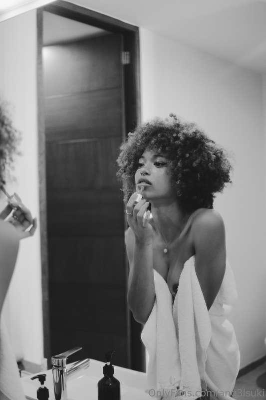 Caught my reflection and couldn’t resist 📸🔥