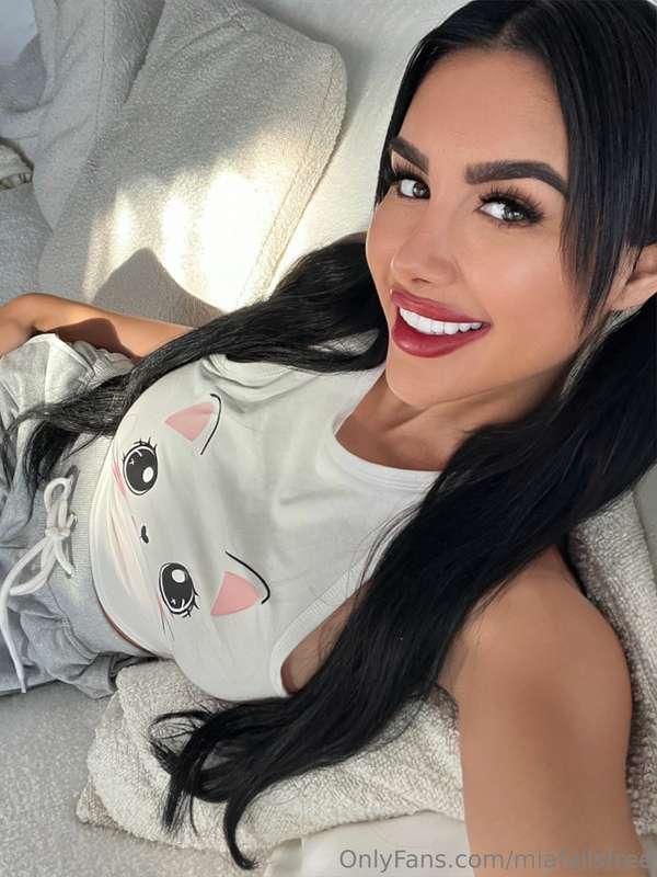 Feeling cute and horny at the same time today. 🤪