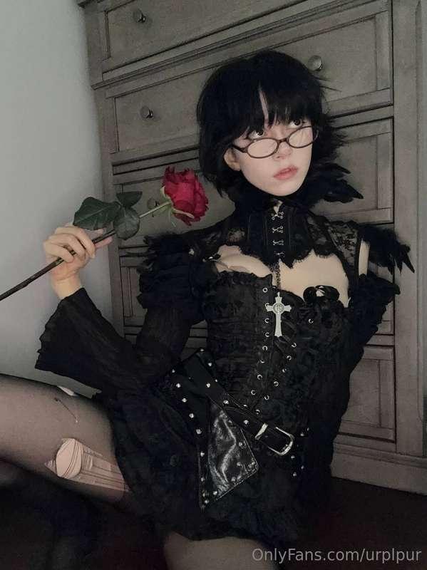 i pulled the thorns off a rose so i wouldnt hurt y... but th..