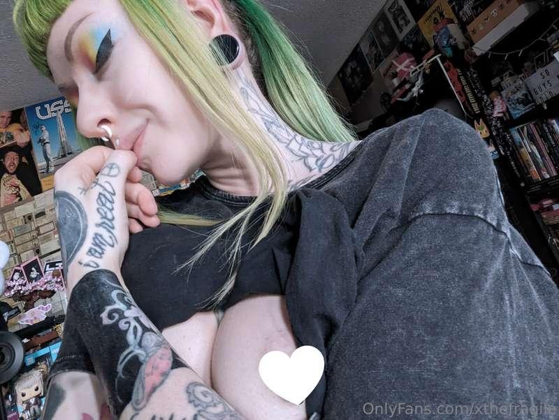 hii~ 50% off promo on @thefragile_ for the first 10 subscrib..