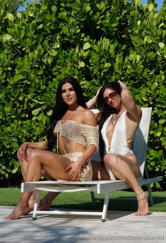You can't sit with us... unlessssss💰??🤑 @fitnessgoddess55 