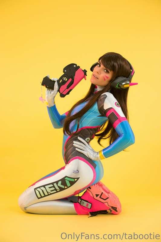 🩷 Do you play to win? 🩷 

Cosplay and lewd version DVa from ..