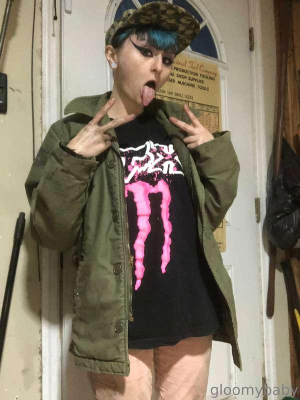 swipe for mechanic boobie