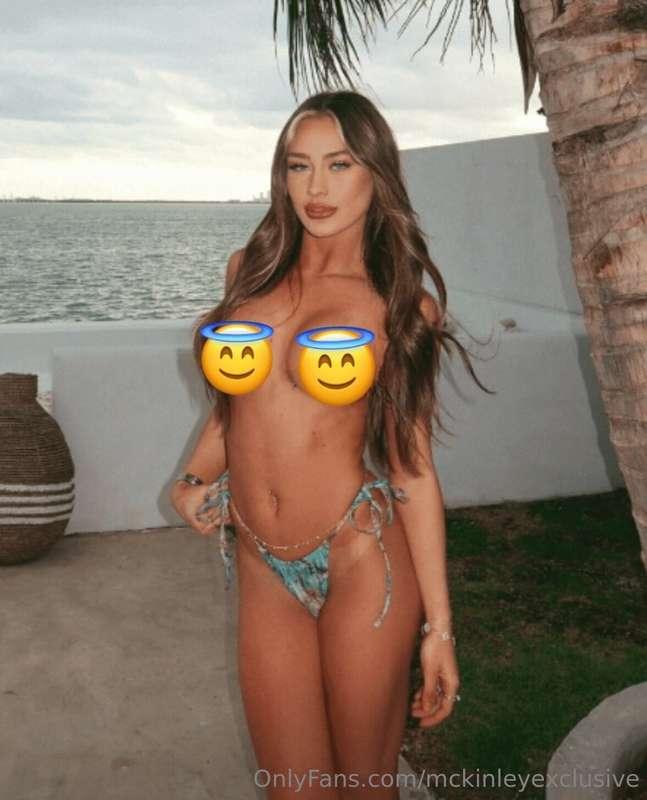 DM ME A "💙" FOR A FREE NAUGHTY SURPRISE 😩