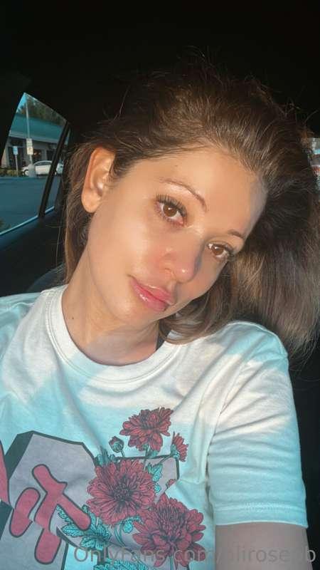 Kinda feeling down right now. What about you come cheer me u..