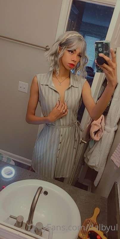 Thought I'd try in dresses I don't usually wear , what do yo..