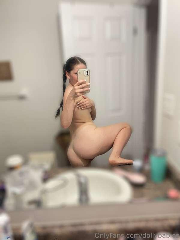 had to blur this messy bathroom ⭐️