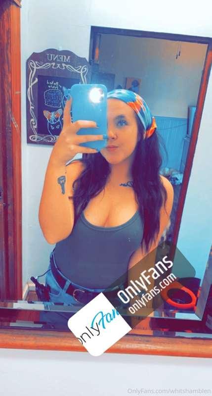 Follow my babeee!! 
https://onlyfans.com/bluedreaminn