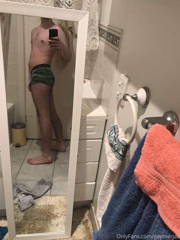 Props to bottoms when they take ass pics.. no idea how they ..