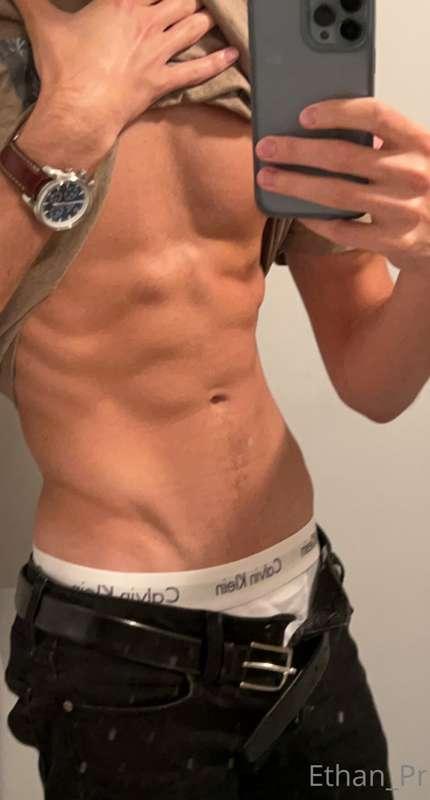 Pull my pants down I’m horny 😼