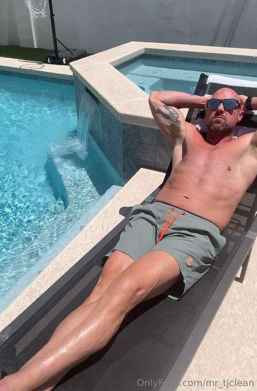 Wanna take a seat on daddy's lap? 😏