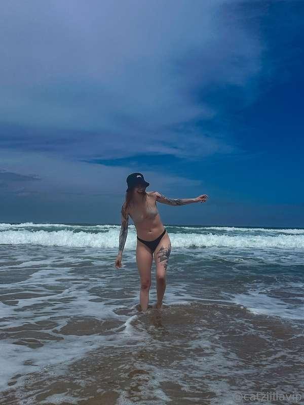 We are having ANOTHER beach day today and I am wearing my fa..